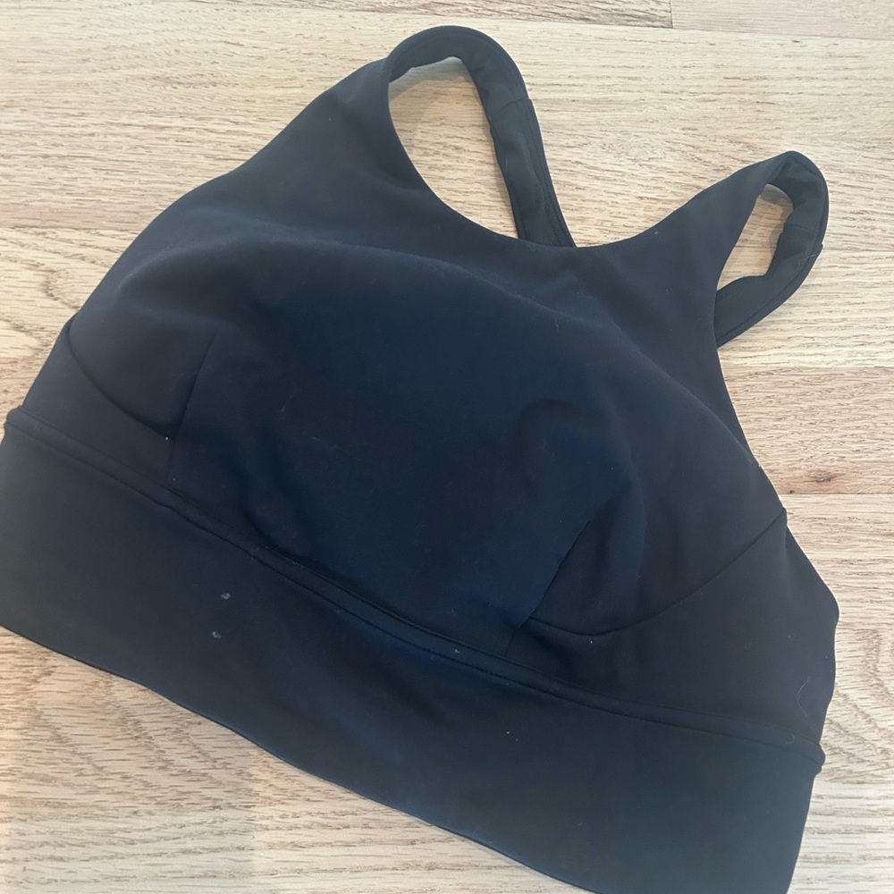 Black Sports Bra with Wide Shoulder Straps and Seamless Design